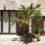 Palazzo Palmieri Tatil Evi *